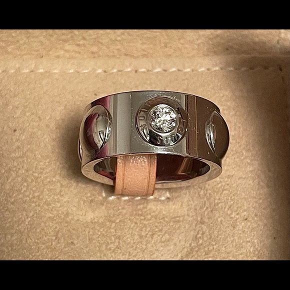 Authentic Louis Vuitton Large White Gold & Diamond Clous Ring - Picture 2 of 13